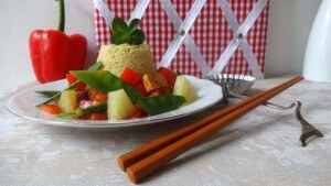 Tofu süß-sauer an aromatischer Hirse