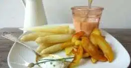 Spargel mit Zitronen-Kräuter-Dip & Kartoffel-Spalten