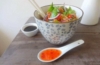 Vegane Bunte Asia-Nudeln mit geröstetem Sesam
